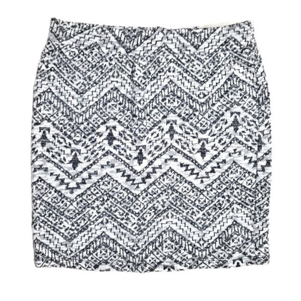 Maurices Mini Skirt Women's Size M Cream Black Metallic Chevron Aztec Vanity NWT